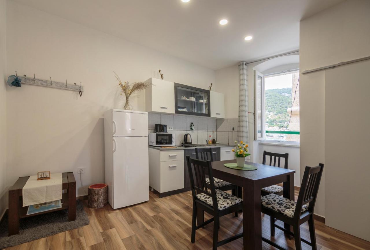Apartment Esa Komiža Εξωτερικό φωτογραφία