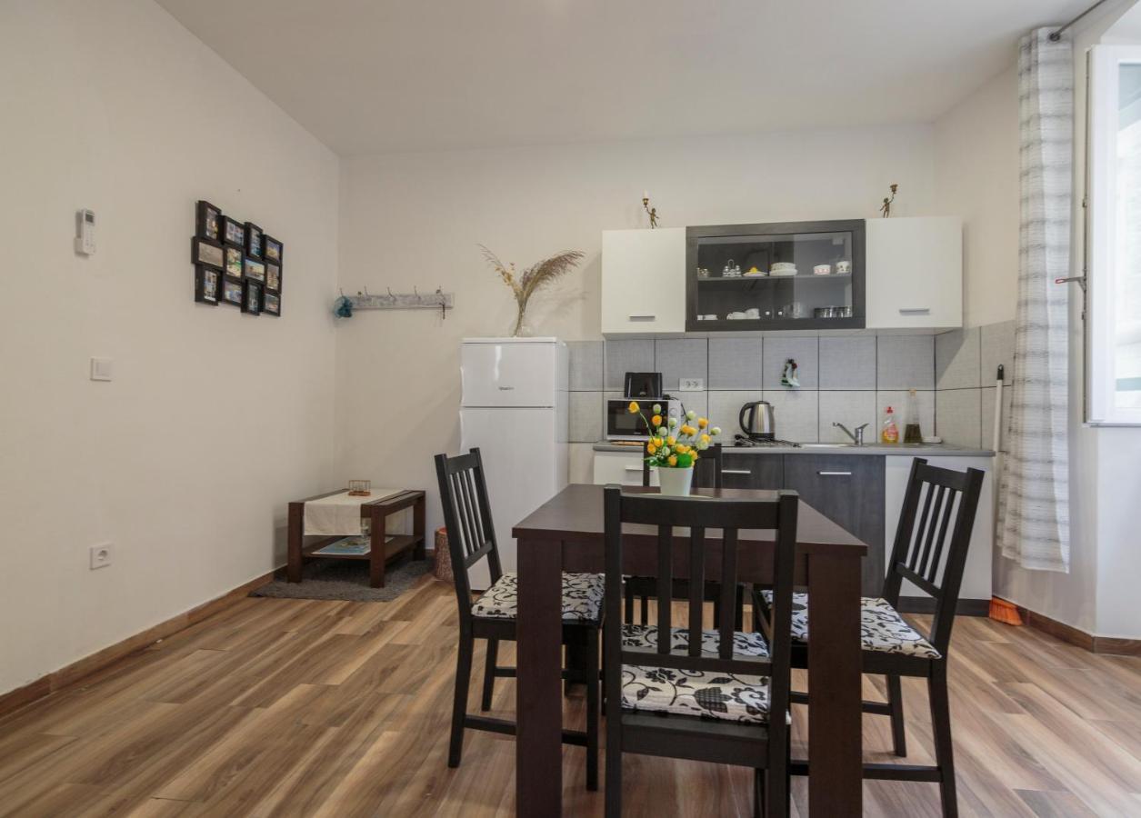 Apartment Esa Komiža Εξωτερικό φωτογραφία